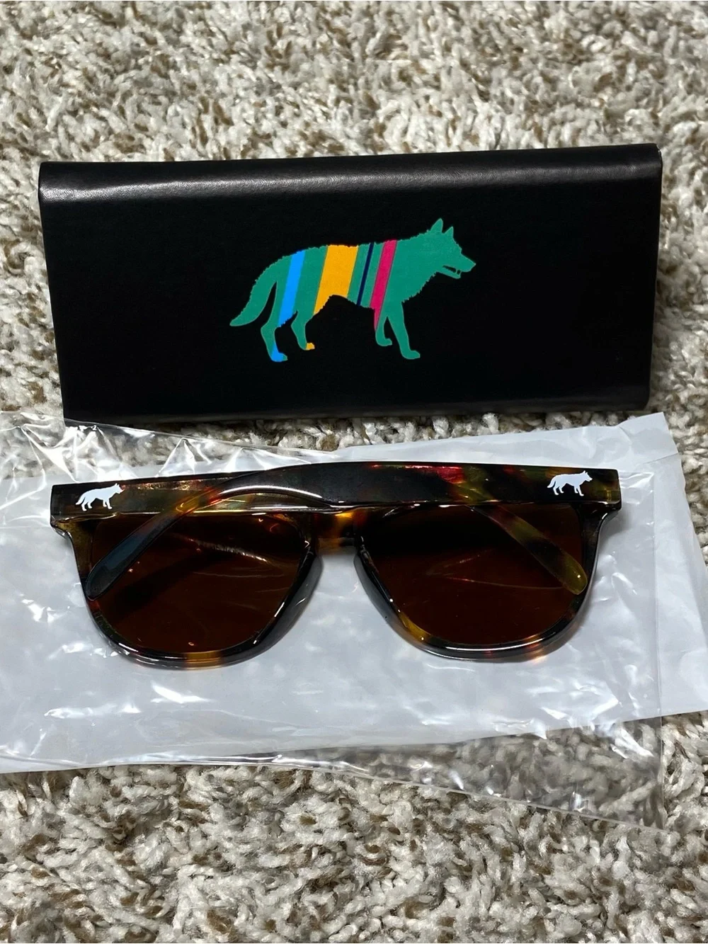 CAESARS REPUBLIC Lake Tahoe Tortoise Shell Wayfarer Style Sunglasses & Case